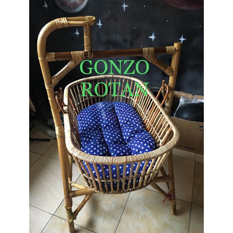 Ayunan bayi rotan asli tempat tidur bayi