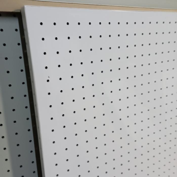

PAPAN PEGBOARD ALUMUNIUM ukuran 100x100