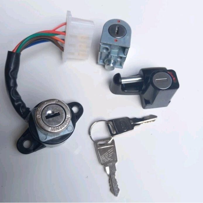 PREMIUM kunci set keyset kontak kunci stang helmet holder NOS c70 c50 c90