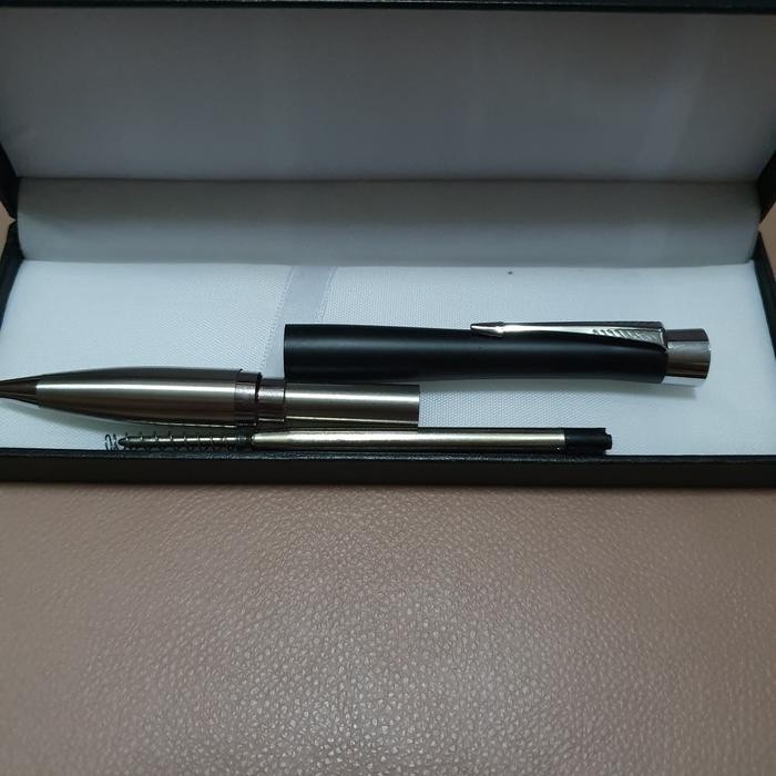 

Pulpen si Eksklusif Parker Urban Ballpoint Klip Silver Inc Grafir