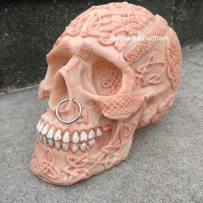 Ready Pajangan Kepala Tengkorak Motif Ukir Hiasan Meja Tengkorak