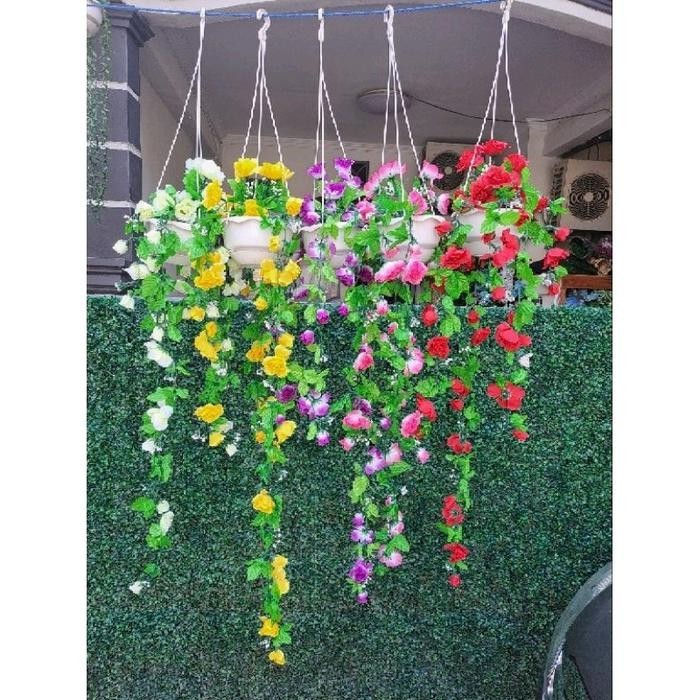 Bunga Mawar Juntai 70cm dengan Pot Gantung Plastik dan Busa Cantik untuk Teras Rumah