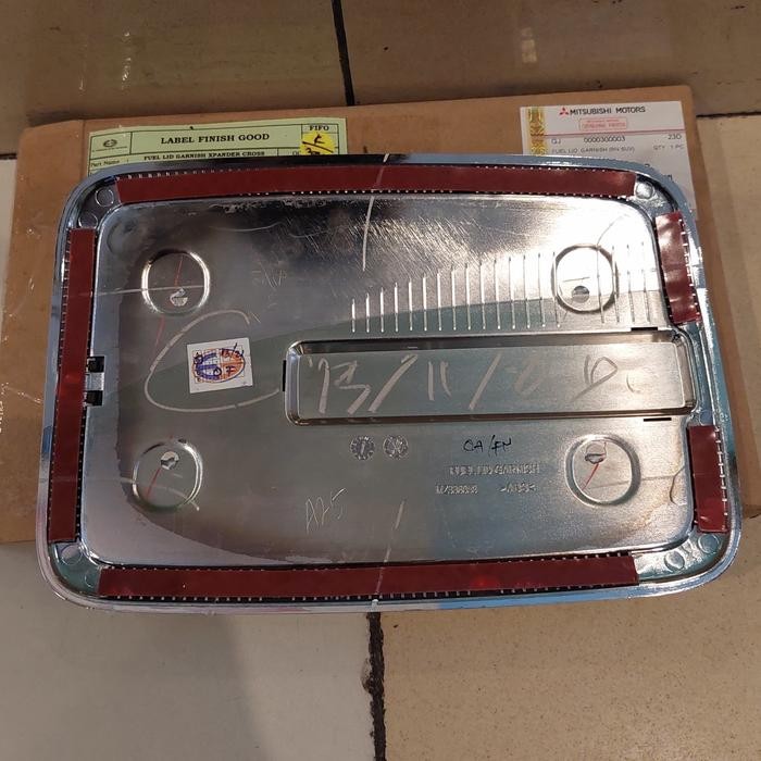 Garnish Tutup Tangki Asli Mitsubishi Xpander Cross