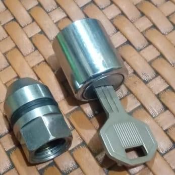 Kunci ban serep rush terios original