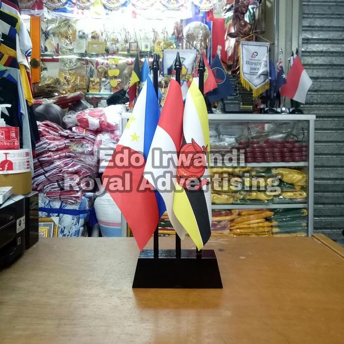 

Terlaris Tiang Bendera Meja 3 Tiang dan 3 pcs Bendera Negara Meja Berkualitas SALE