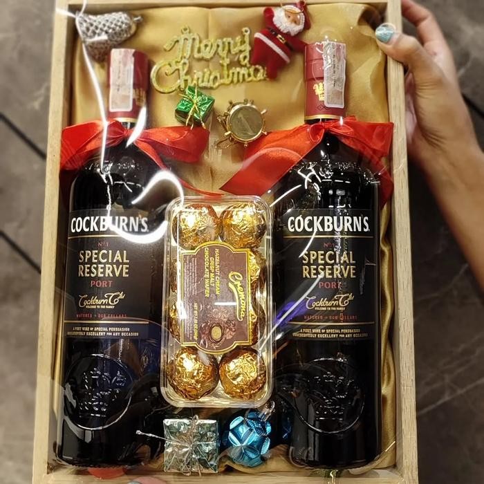 

Exclusive Christmas New Year Hampers 2025 Parcel Natal Double Wine Set + Chocolate Box