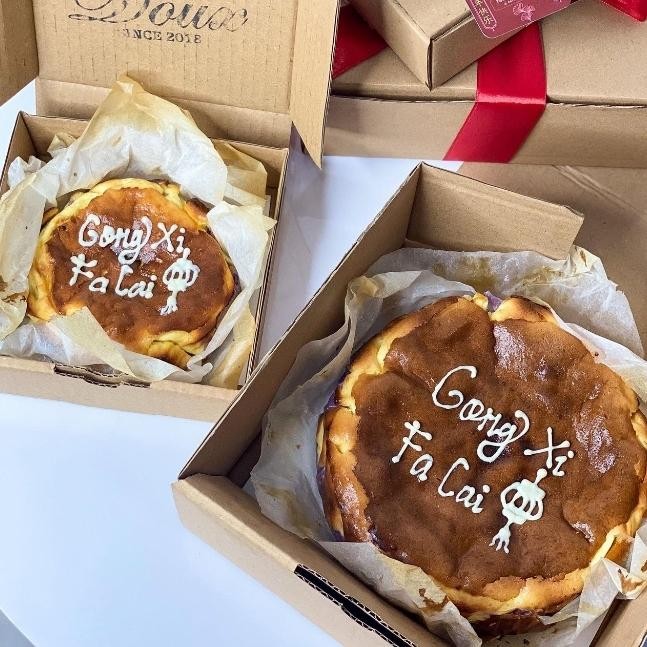 

Kado Special Gift Set Basque Burnt Cheesecake Original / Taro CNY 2022