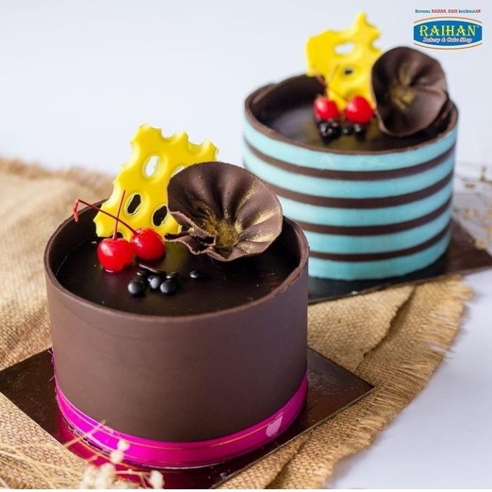 

Blackforest Round Birthday Cake / Kue Ulang Tahun Black forest Bulat