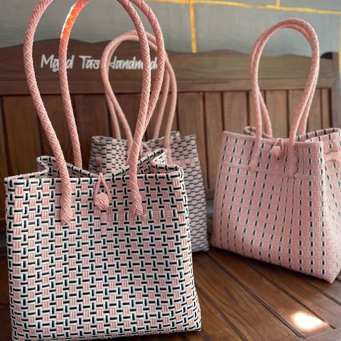 [INCLUDE AKSESS] Tas tote anyaman plastik Motif Pink Premium Ready Stok tas wanita *