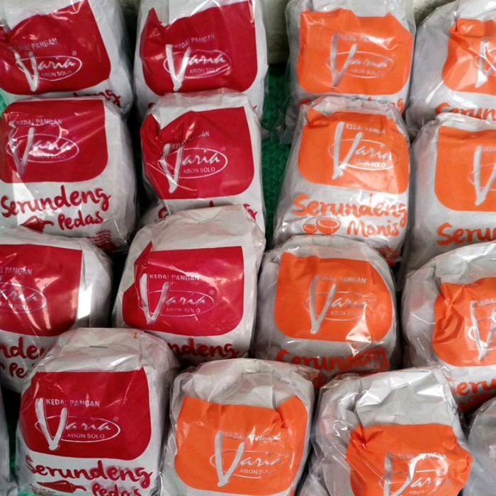 

DISKON Serundeng varia srundeng kelapa rasa manis dan pedas varia makanan khas solo 250gr enak READY