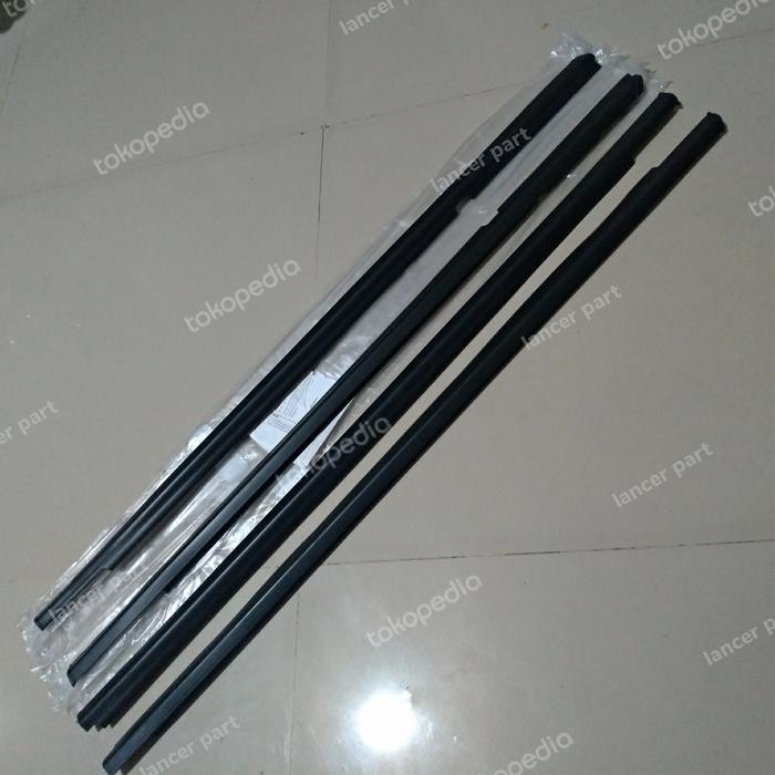 Pelipit Kaca Lancer Ex / Evo 10