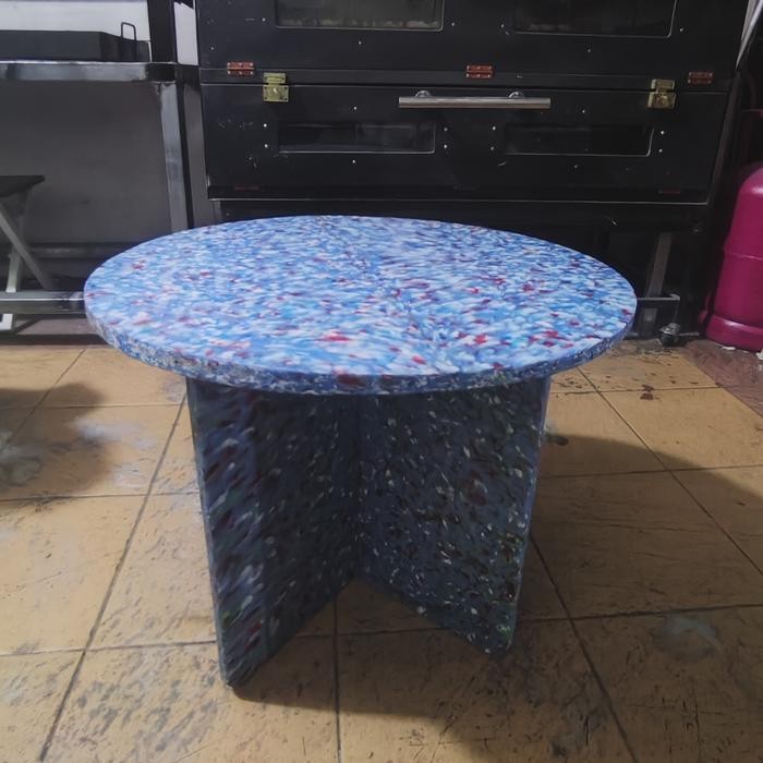 Meja Bulat Papan Plastik Daur Ulang