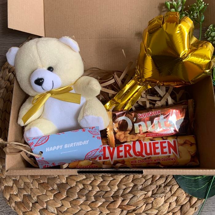 

Hampers coklat silverqueen + boneka/botol valentine ultah