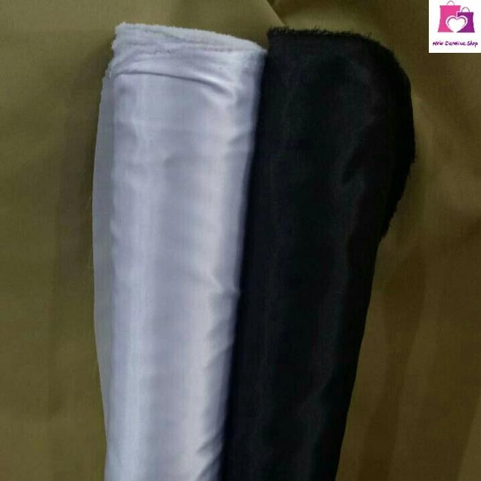 

AT kain satin serat polos lb.115cm hitam / putih per 50cm