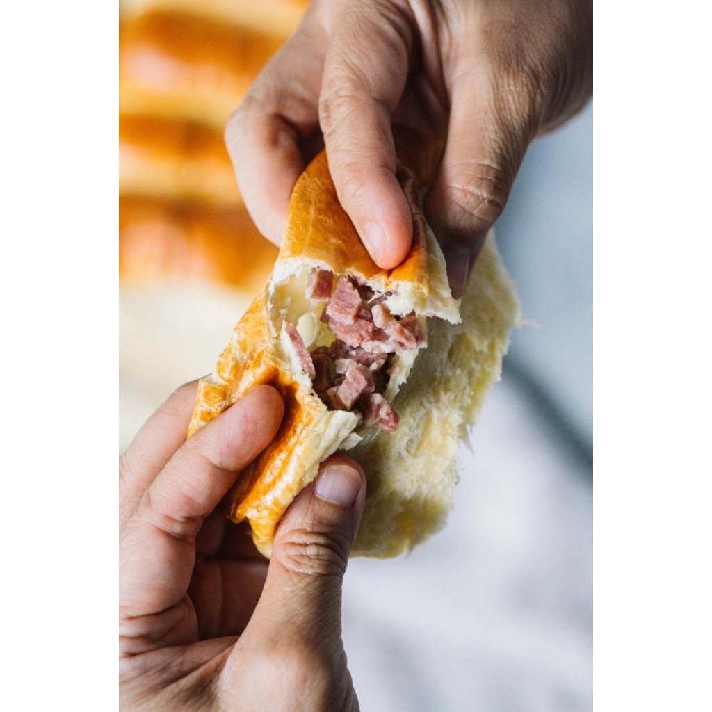 

(Expert) ROTI SOBEK SMOKE BEEF AND CHEESE