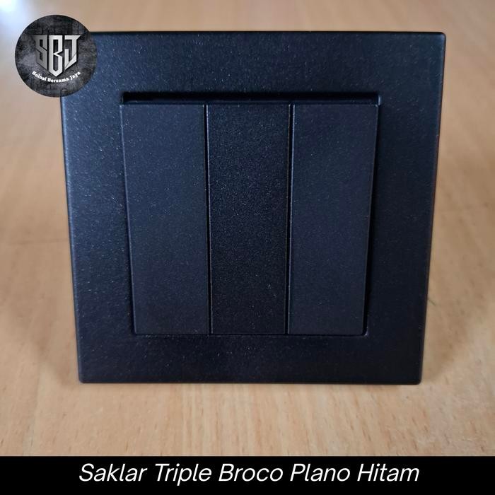 Saklar Triple Broco Plano Hitam Terlaris