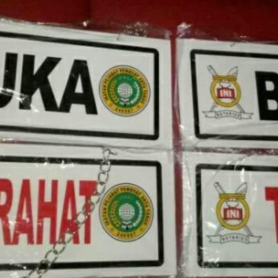 

Buka Tutup Pintu Kantor
