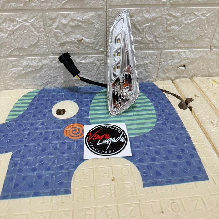 lampu sein kiri depan vespa sprint,primavera