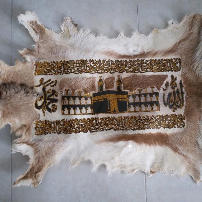 

kaligrafi kulit kambing utuh (motif kabah)