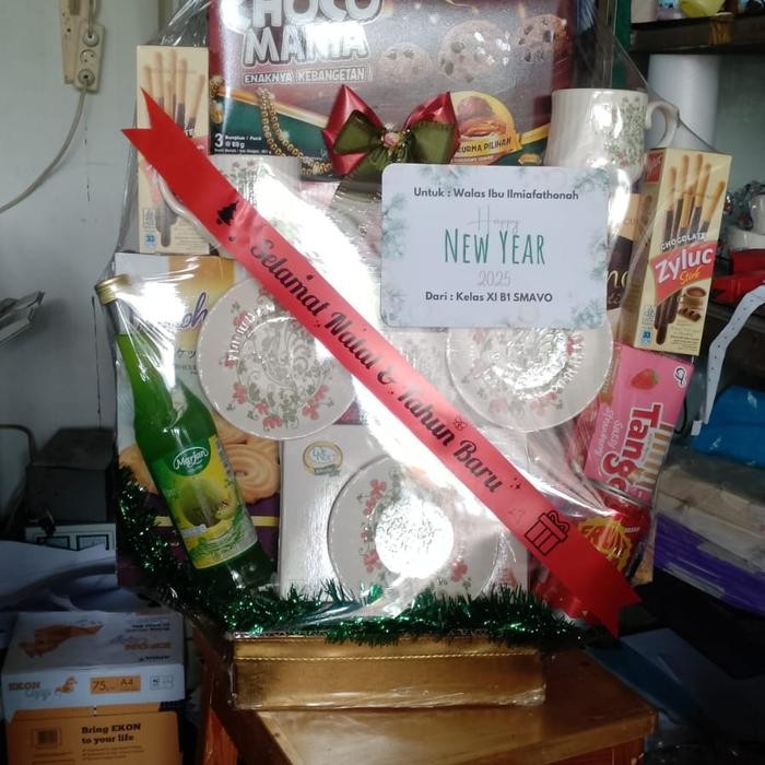 

parcel hampers snack lebaran mix cangkir tatak type A
