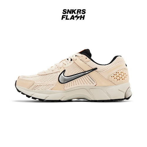 NIKE ZOOM VOMERO 5 PEARL WHITE Sepatu Sneakers Wanita - FN6742200 - Size 37.5