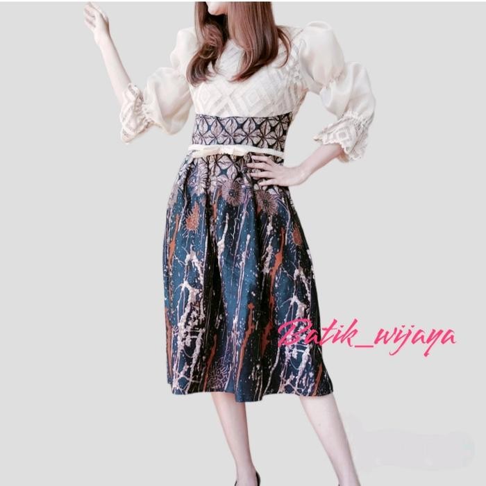 Dress batik wanita modern - Dress batik wanita terbaru - Dress batik wanita elegan - Dress batik