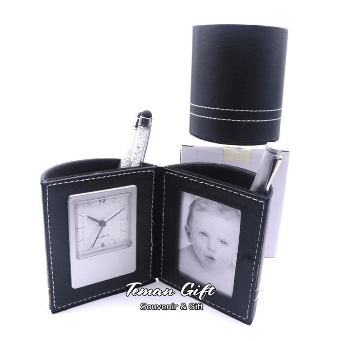 

Jam Meja Kulit Pen Holder Tempat Pena Custom Logo Brand Souvenir Jk05