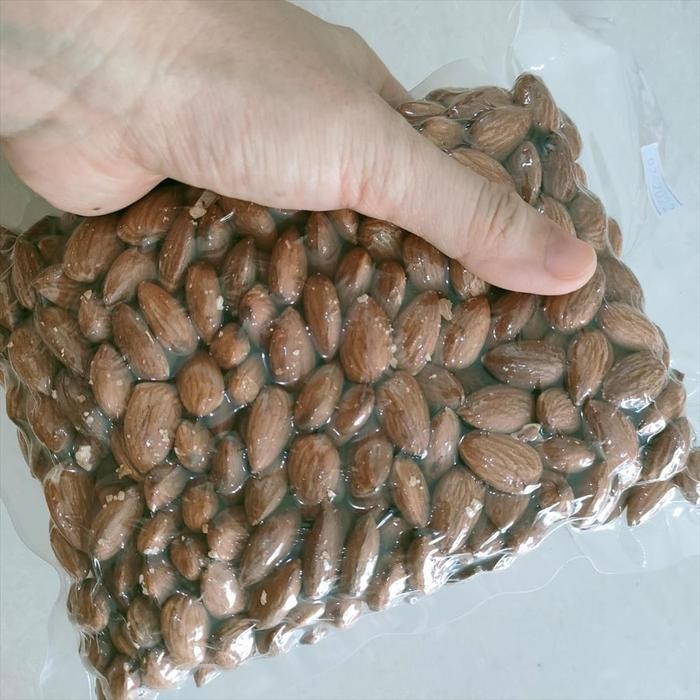 

ROASTED NATURAL WHOLE RAW ALMOND ( KACANG ALMOND PANGGANG ) 500 GR