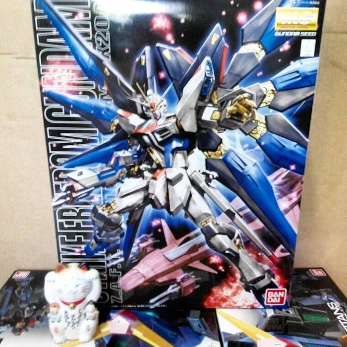 Bandai 1/100 MG STRIKE FREEDOM Gundam