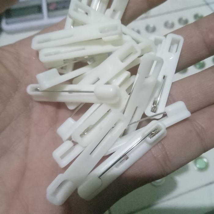 

peniti name tag plastik gravo 11/2"(3,5cm) kualitas bagus