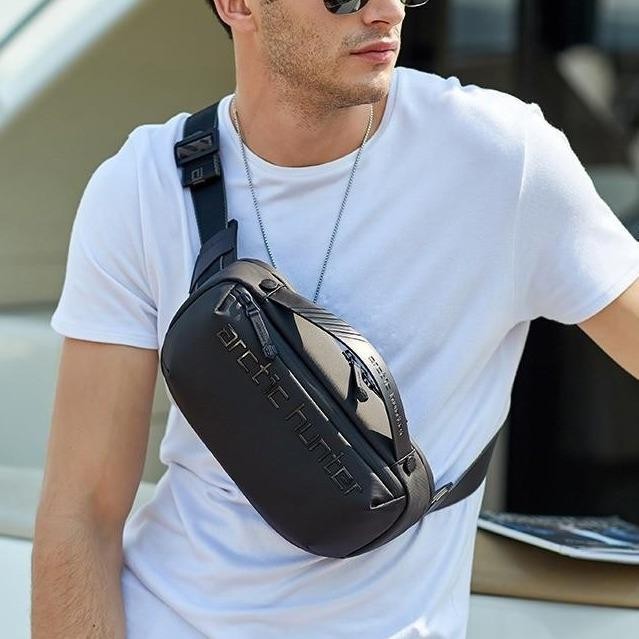 

ZJ257 Leather Concept INSECTS Tas Selempang Pria Sling Bag Pria USB ARCTIC HUNTER 100% ORI - hitam