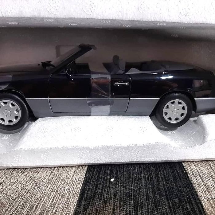 diecast 18 norev mercy w124 cabrio hitam