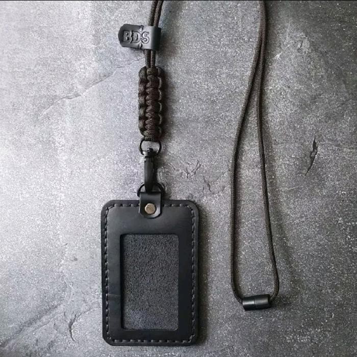 

Bds - Salvo - Leather Id Card Holder And Paracord Lanyard