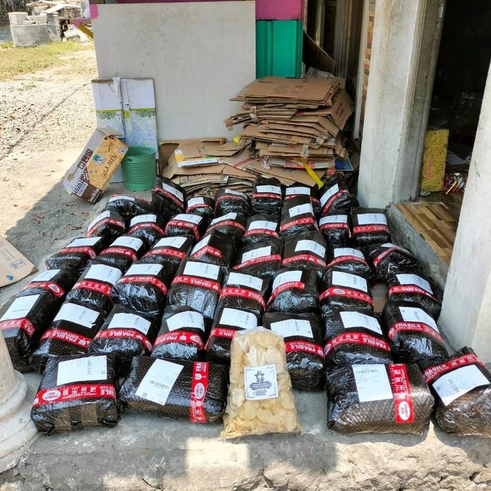 

Sale!! 1 Kg Keripik Gadung Mentah Lebar 30 Cm Putih Tipis Gurih Asin Rasa Bawang