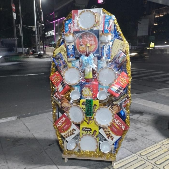 

Parcel / Parsel / Hampers Makanan dan Gelas Keramik