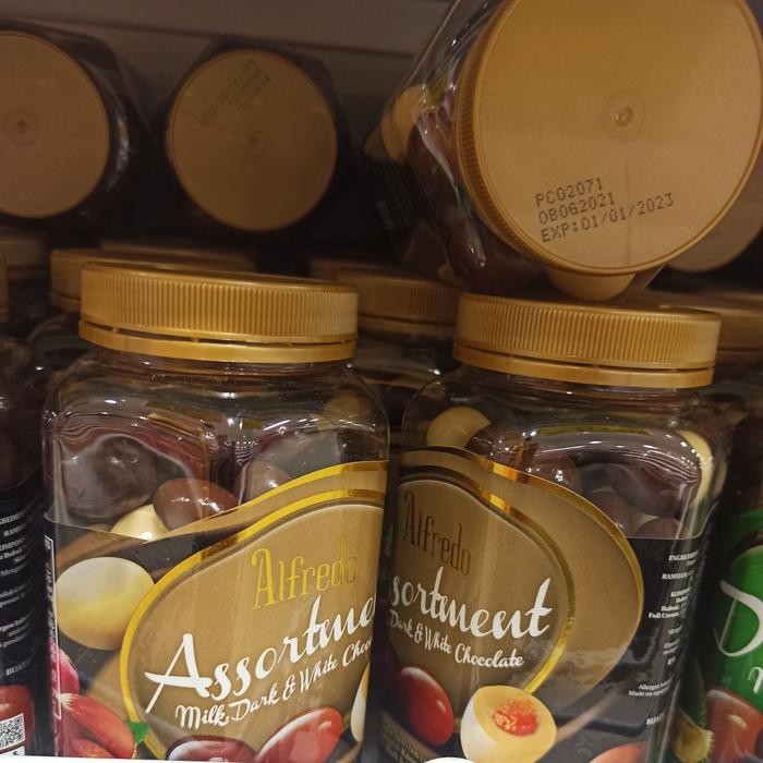 

Neww alfredo jar assortment milk dark & white chocolate 450gr Terlaris