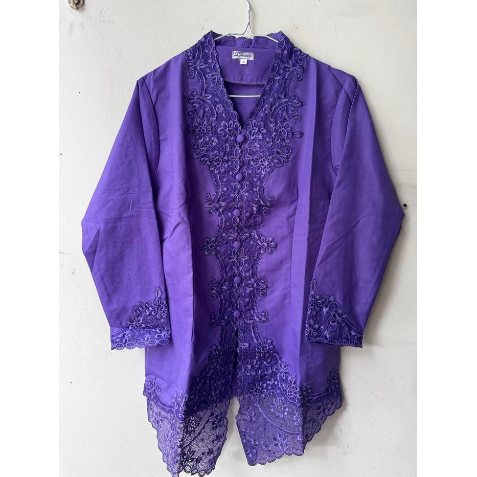 kebaya encim krancang ungu