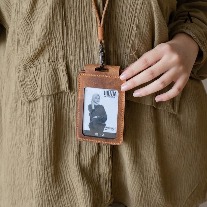 

Ready Alona Leather Id Card Name Tag Kulit Sapi Asli Custom Logo Nama Perusahaan