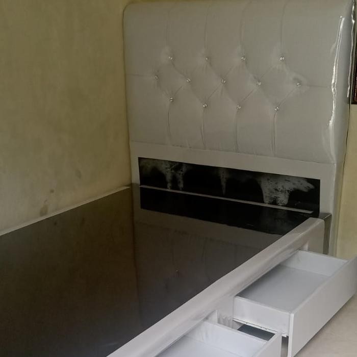 Divan Laci ukuran 90x200 / 120x200