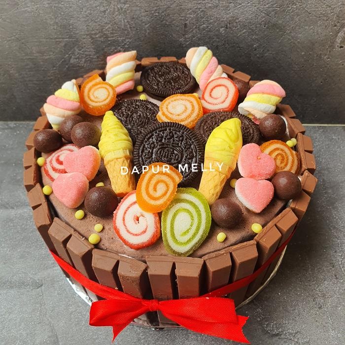 

ice cream cake kitkat /birthday ice cream tart kit kat