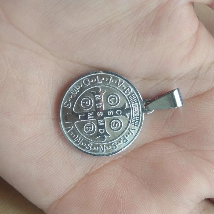 SIAPKIRIM bandulan kalung salib benediktus titanium READY STOCK