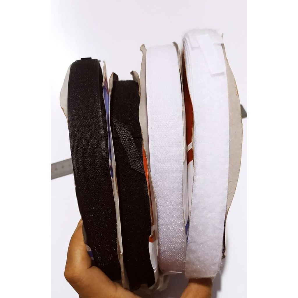 

Stok Baru Velcro Strap / Magic Tape Perekat Kain Uk 25 mm / 2,5 cm (PER ROLL)