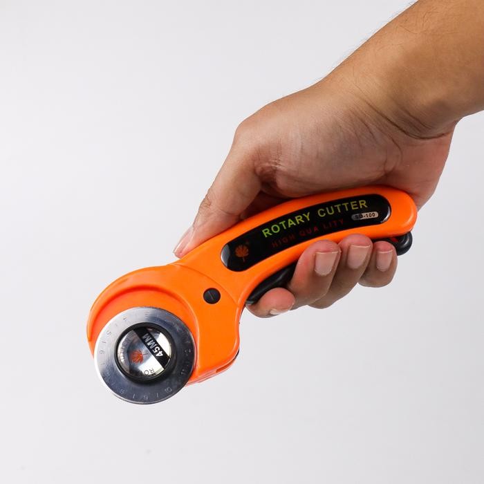 

Paket Cutting Mat A1 + Rotary Cutter 45Mm + Pen Cutter