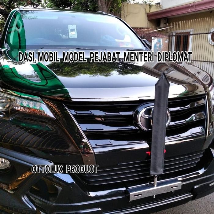 tongkat komando. tiang bendera. dasi mobil. model pejabat.