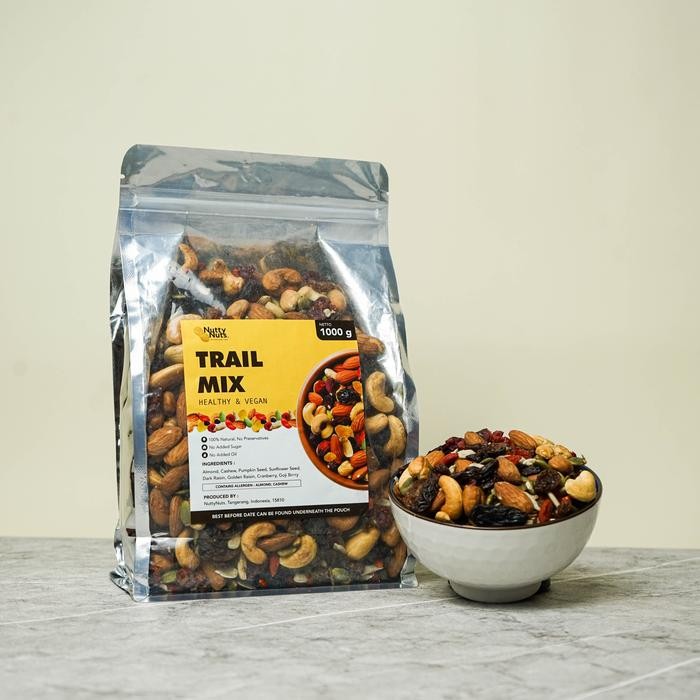 

PREMIUM Trail Mix 8 Varian Roasted Nuts & Dried Fruits Premium NuttyNuts - Campuran kacang panggang