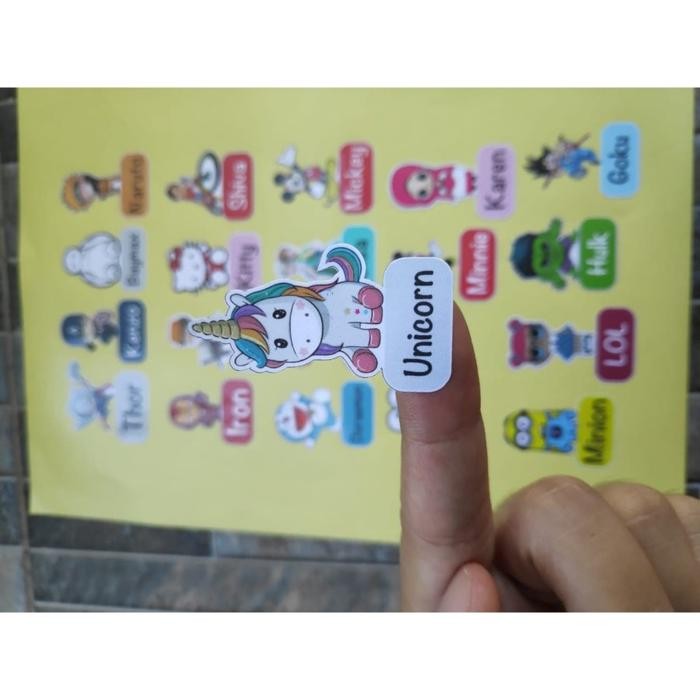 

Vinyl Nama Anak Kartun Penanda Cuom Buku Pensil Tempat Makan