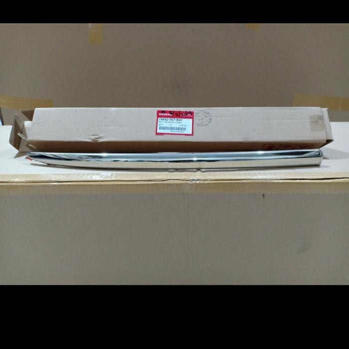 List Chrome Vernekel Bagasi Belakang Honda Mobilio Facelift Original