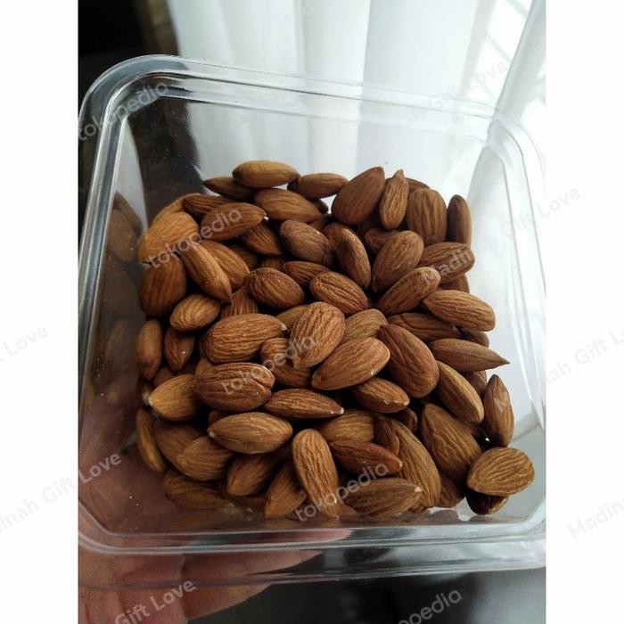

Kacang Almond Roasted Panggang Kupas 500Gr Madinahgiftlove