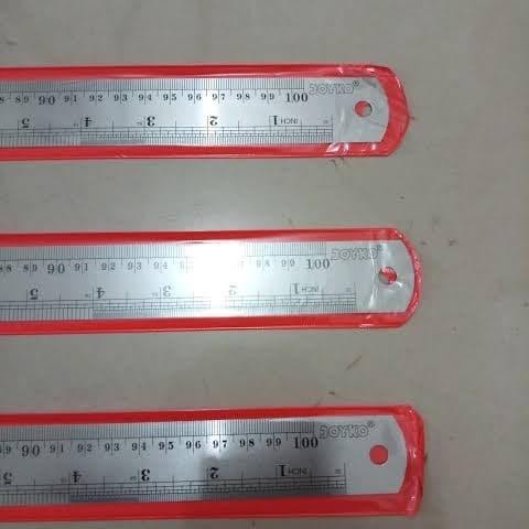 

Penggaris Besi 100cm/Garisan/Ruler/Mistar Besi/Penggaris Stainless 1M