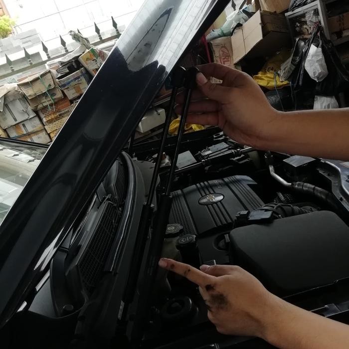 Shock Kap Mesin Chevrolet Captiva